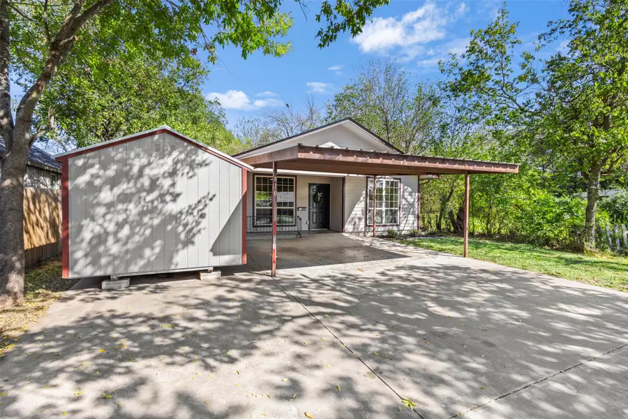 810 S Sherman Street, Ennis, TX 75119 - #3