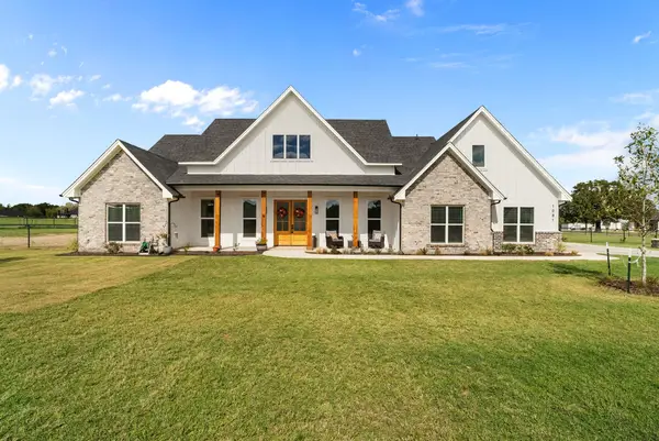 1081 Paradise Parkway, Poolville, TX 76487