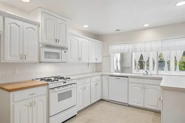 3309 S Edelweiss Drive, Grand Prairie, TX 75052
