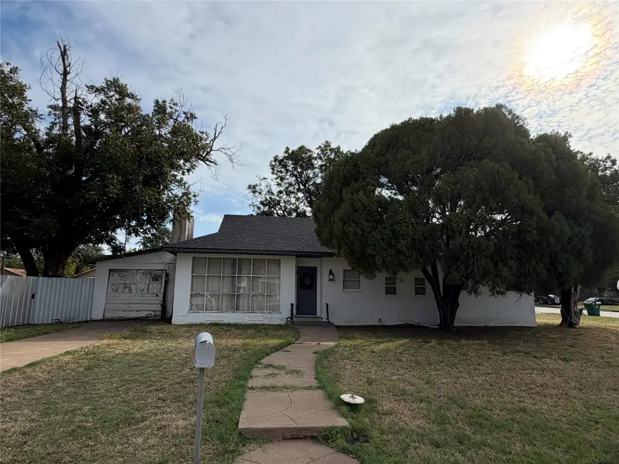 400 N River Street, Seymour, TX 76380 - #2