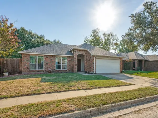 7012 Autumn Lane, Watauga, TX 76148