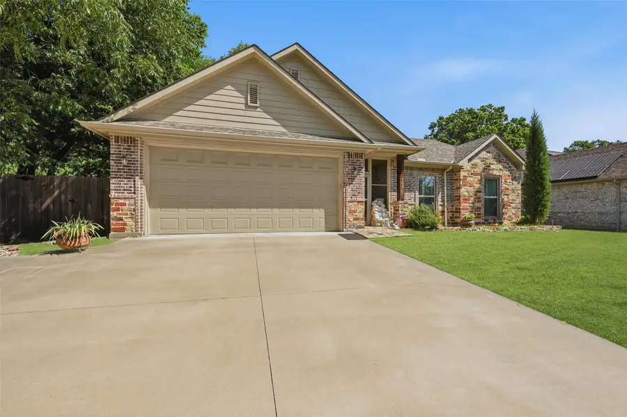 709 W Lamberth Road, Sherman, TX 75092 - #2