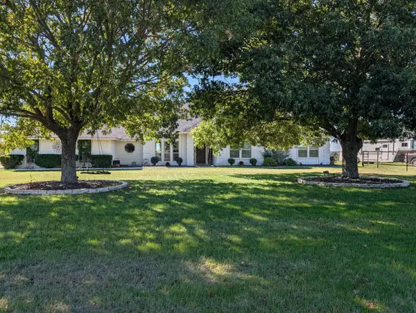 333 Meadow Crest Road, Fort Worth, TX 76108