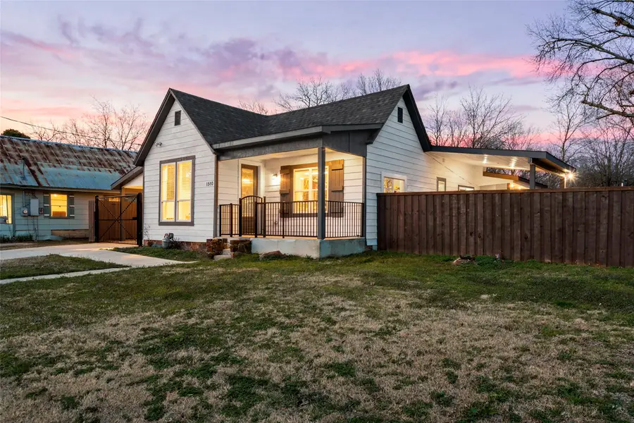 1510 S Lindsay, Gainesville, TX 76240 - #3