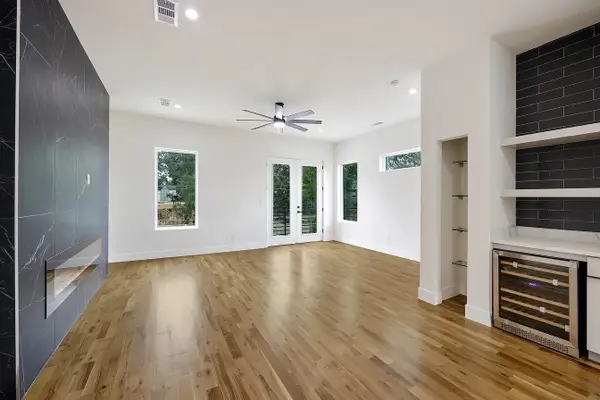 112 Muncie Avenue, Dallas, TX 75212