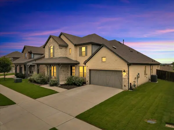 1808 Cedar Bluff Parkway, Mansfield, TX 76063