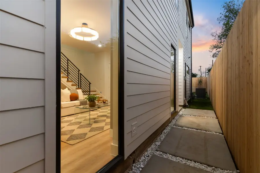 6720 & 6722 Mabel Avenue, Dallas, TX 75209 - #2