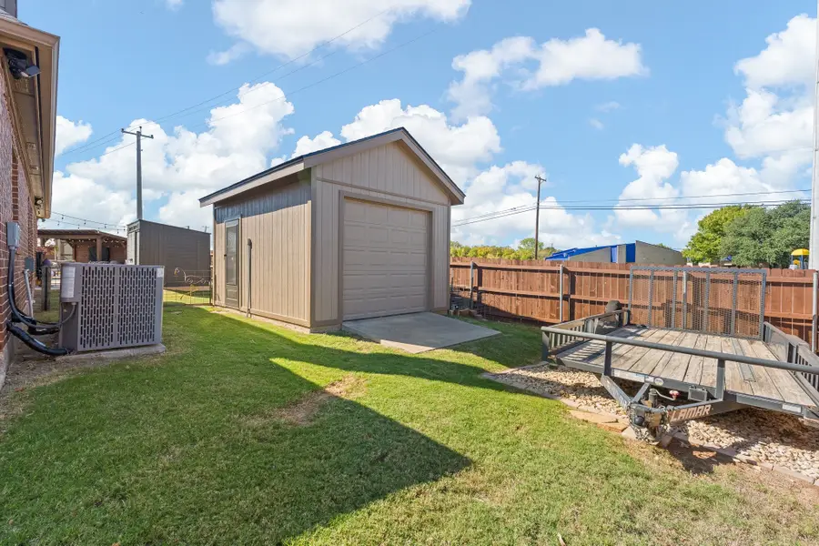1628 Hawthorne Street, Cleburne, TX 76033 - #3