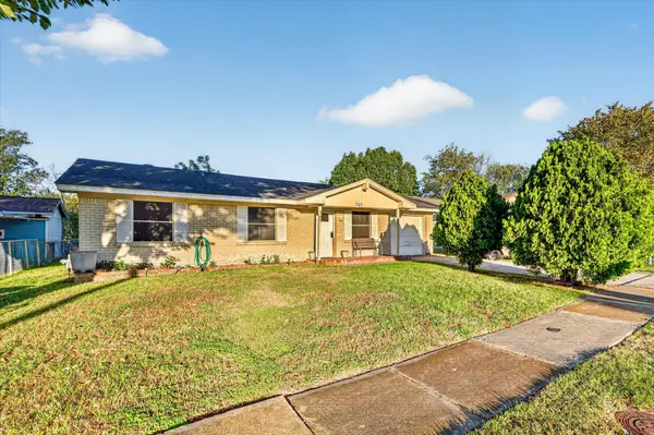 707 Edgeglen Drive, Dallas, TX 75217