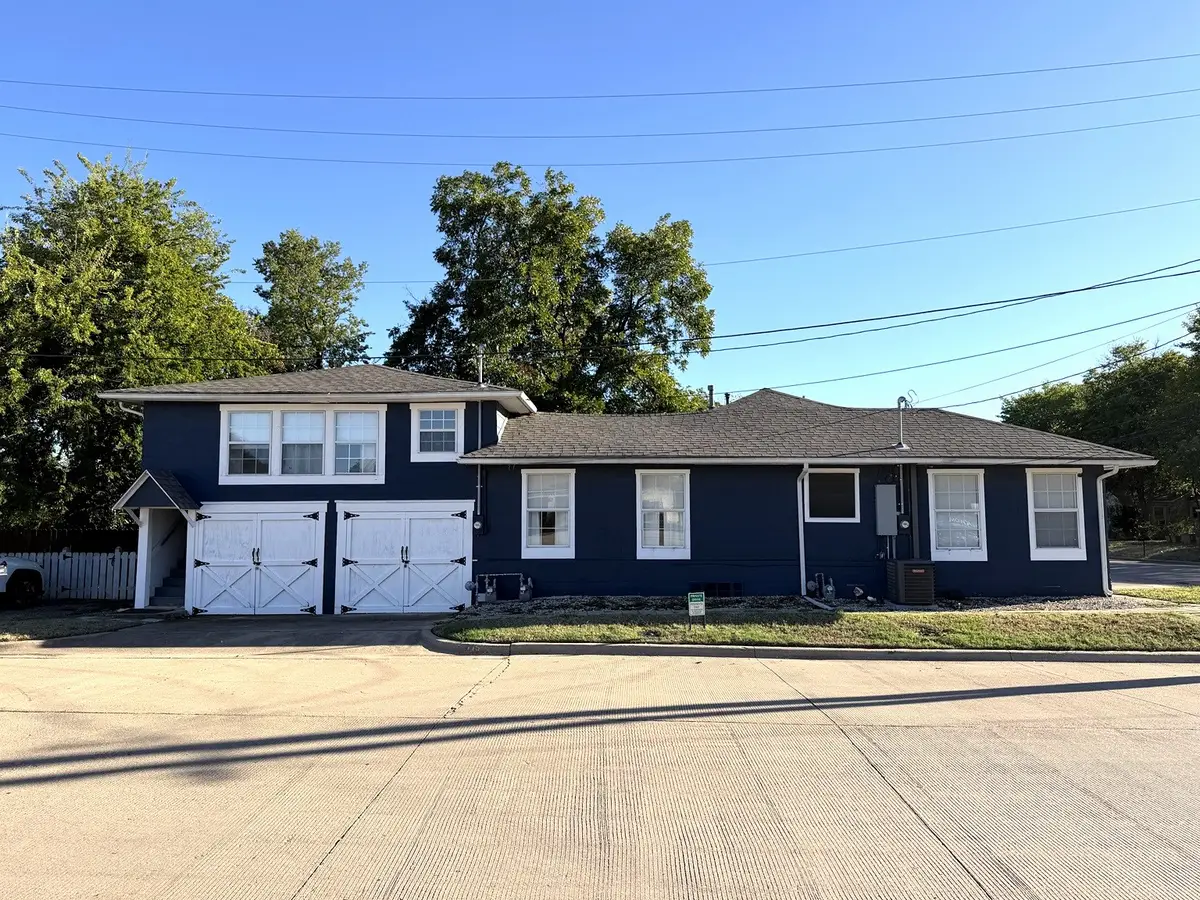 201 S Jones Street, Granbury, TX 76048 - #1