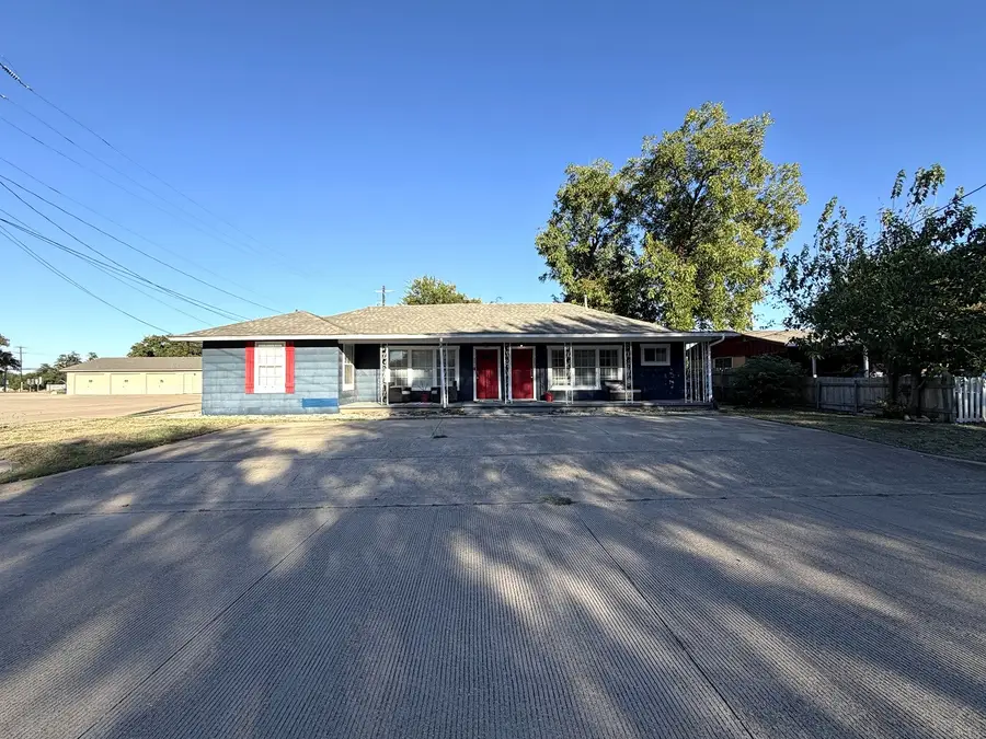 201 S Jones Street, Granbury, TX 76048 - #3