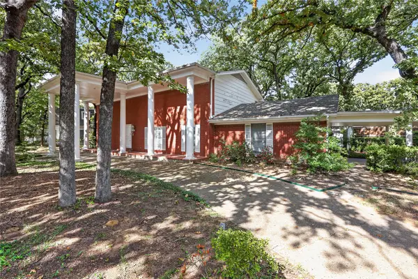 2456 Lakeview Circle, Arlington, TX 76013