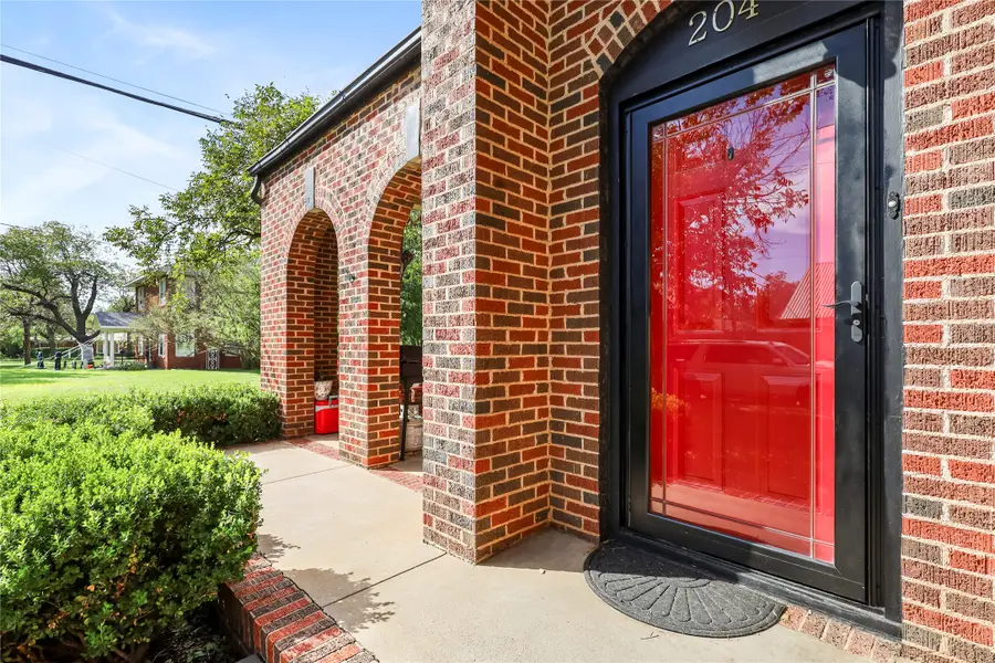 204 S Nueces Street, Coleman, TX 76834 - #2
