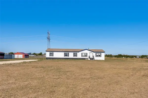 5721 Black Springs Ln, Joshua, TX 76058