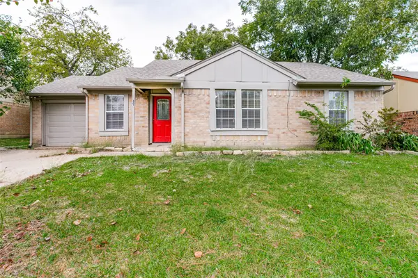 807 Cavalier Drive, Arlington, TX 76017