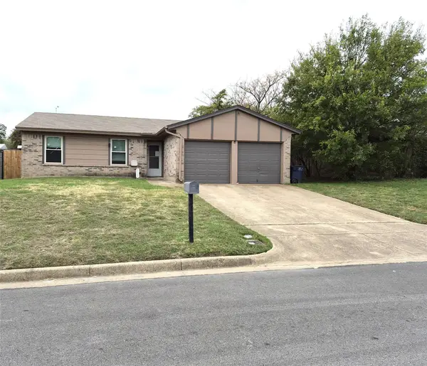 9909 Alemeda Court, Fort Worth, TX 76108