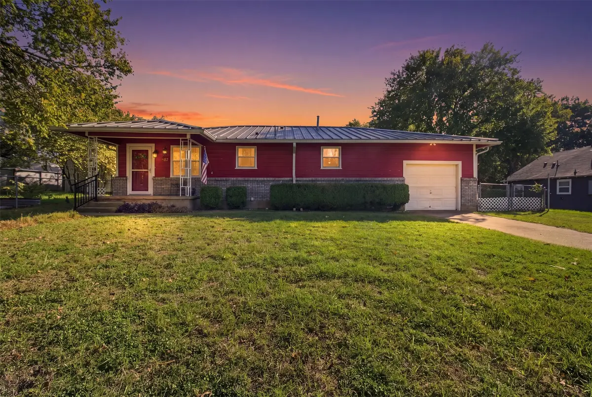 607 W Water Street, Weatherford, TX 76086 - #1