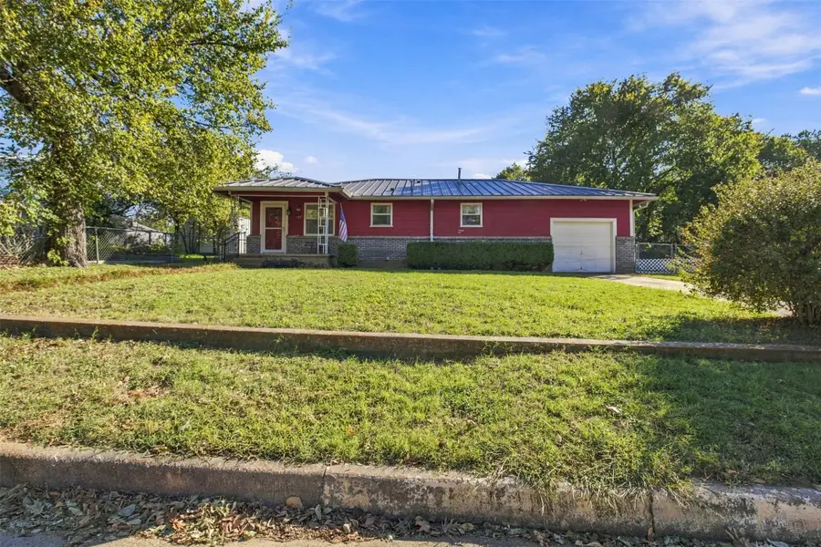 607 W Water Street, Weatherford, TX 76086 - #3