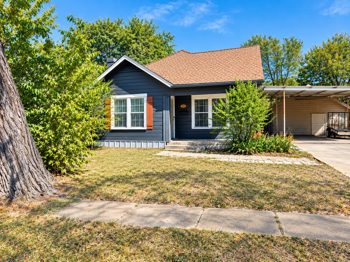 209 W Sabine Street, Groesbeck, TX 76642 - #1