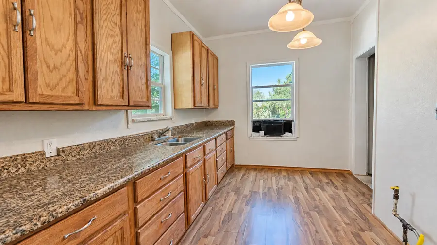 209 W Sabine Street, Groesbeck, TX 76642 - #3