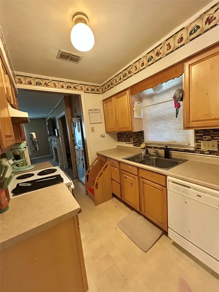 1324 E Garnett Street, Gainesville, TX 76240 - #3