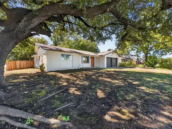 2318 Stonegate Street, Arlington, TX 76010