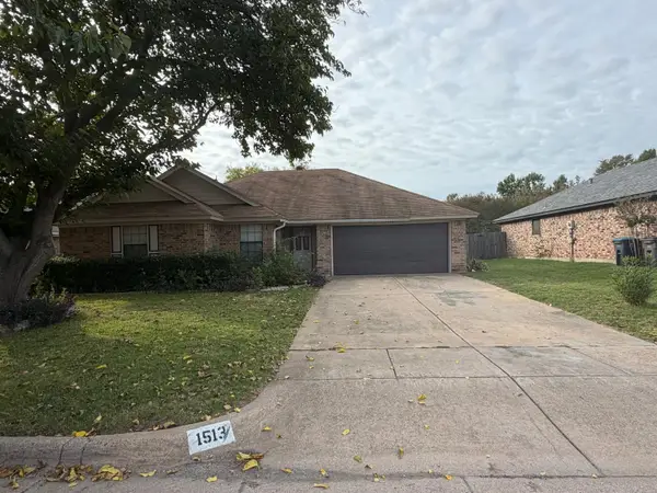 1513 Willow Vale Drive, Fort Worth, TX 76134