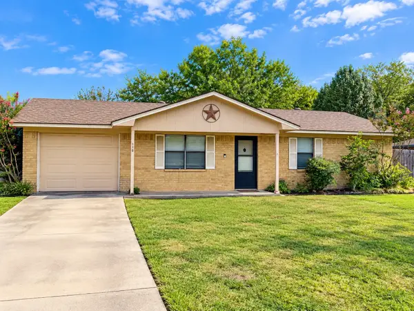 110 S Meadow Drive, Sanger, TX 76266