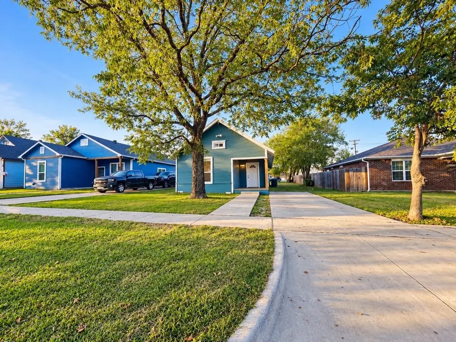 805 W Sears Street, Denison, TX 75020 - #2