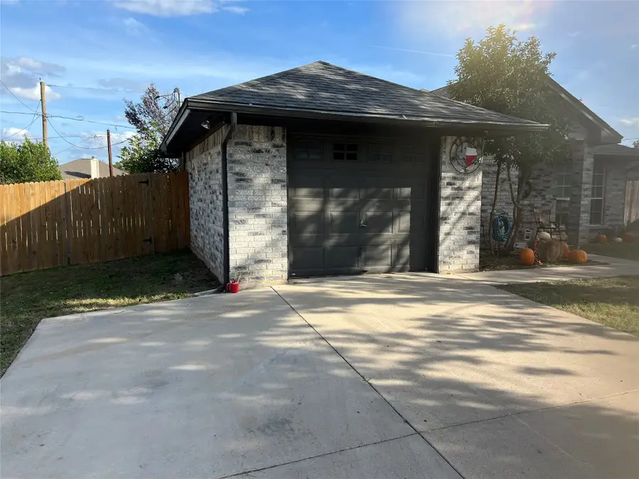 724 Oak Park Drive, Azle, TX 76020 - #3
