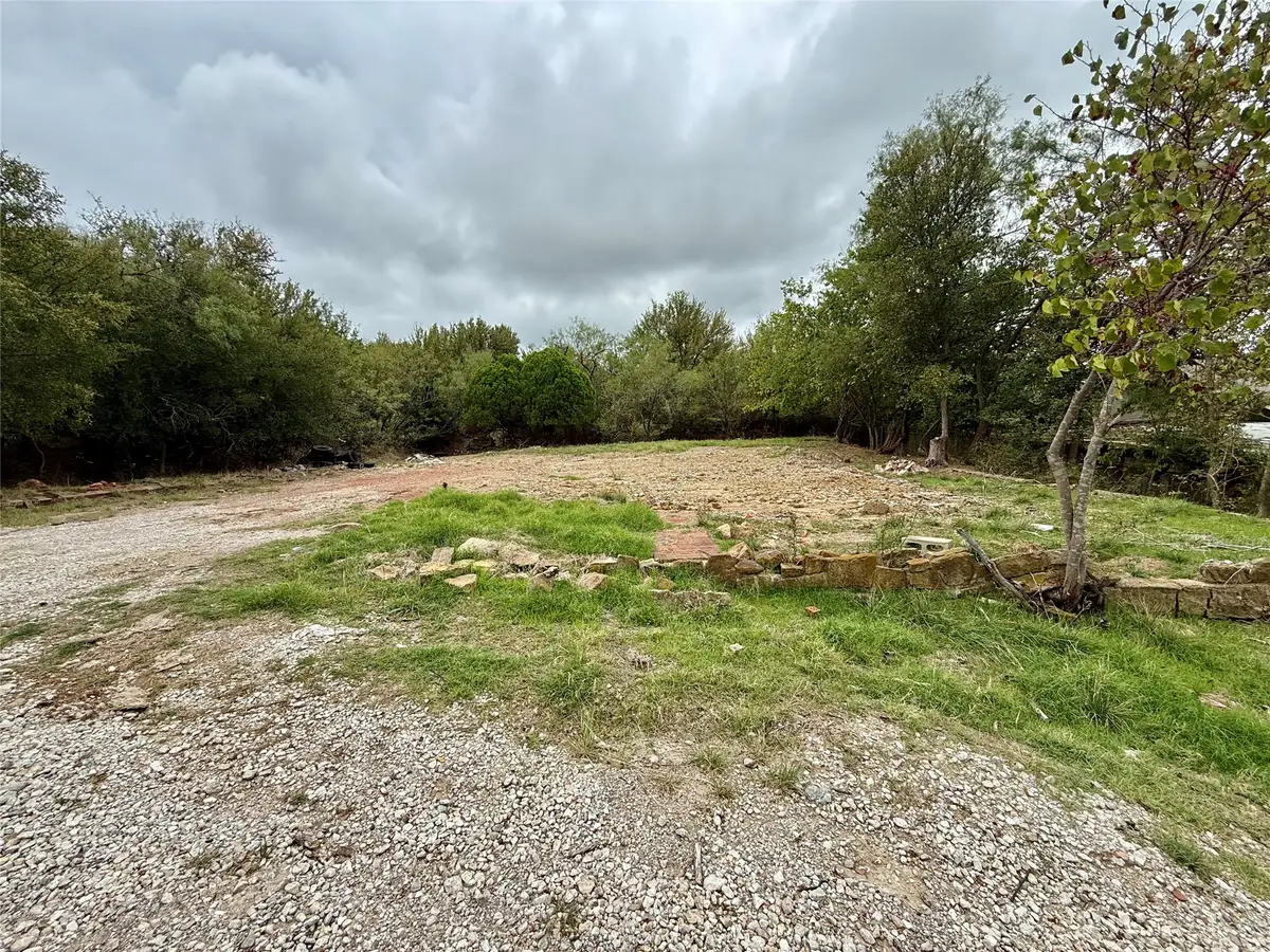 200 NE 9th Street, Mineral Wells, TX 76067 - #1