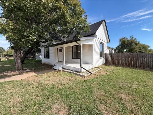 300 N Friou Street, Alvarado, TX 76009