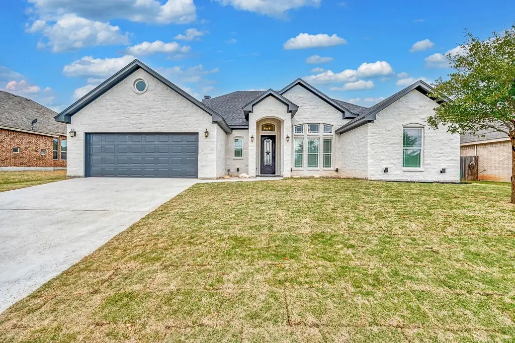 505 S Navajo Trail, McGregor, TX 76657 - Image #1