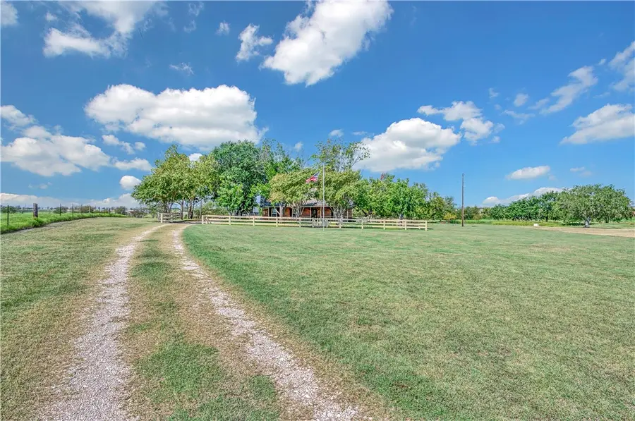 443 Rost Road, McGregor, TX 76657 - Image #2