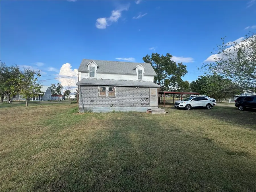 201 N Wiebusch Street, Riesel, TX 76682 - Image #2
