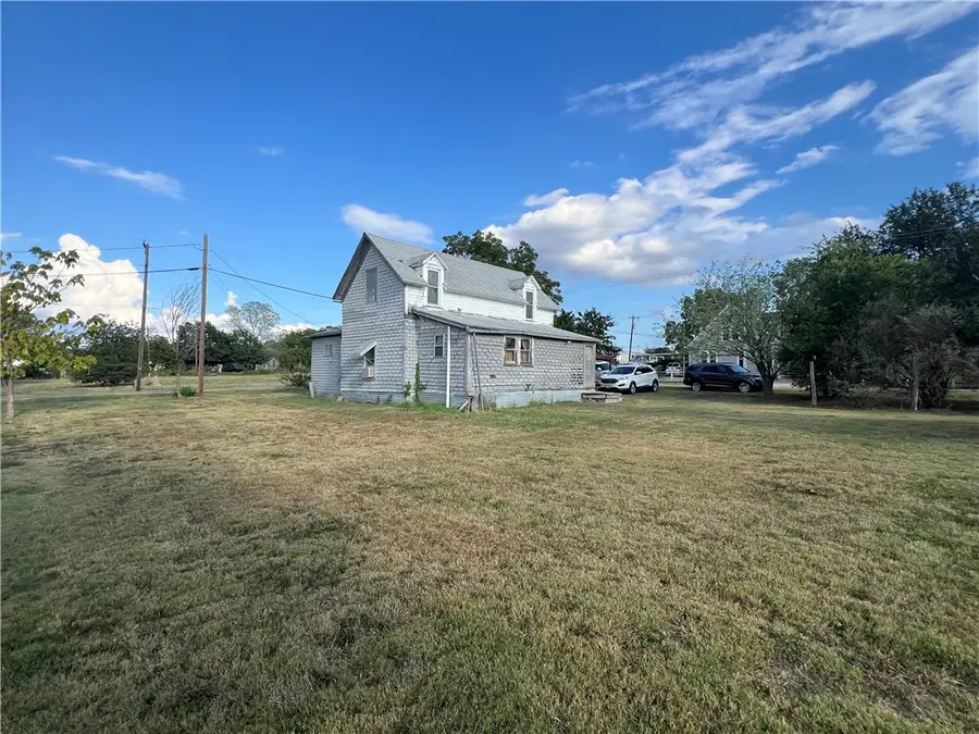 201 N Wiebusch Street, Riesel, TX 76682 - Image #3