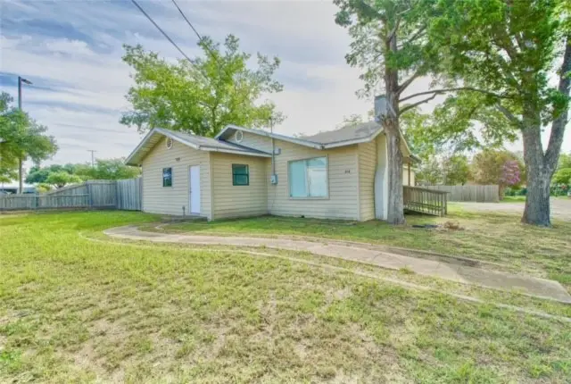 816 E Milam Street, Mexia, TX 76667 - Image #2