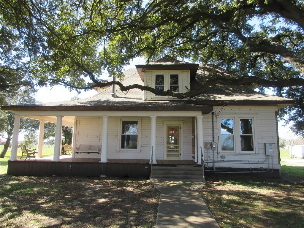 607 First Street S, Rosebud, TX 76570 - Image #1