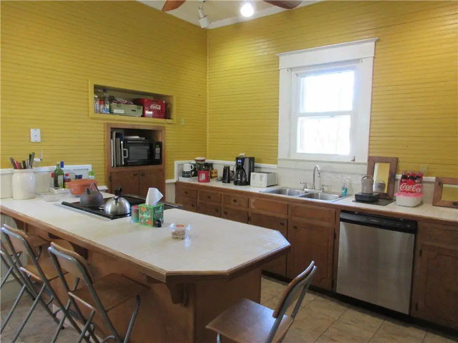 607 First Street S, Rosebud, TX 76570 - Image #3