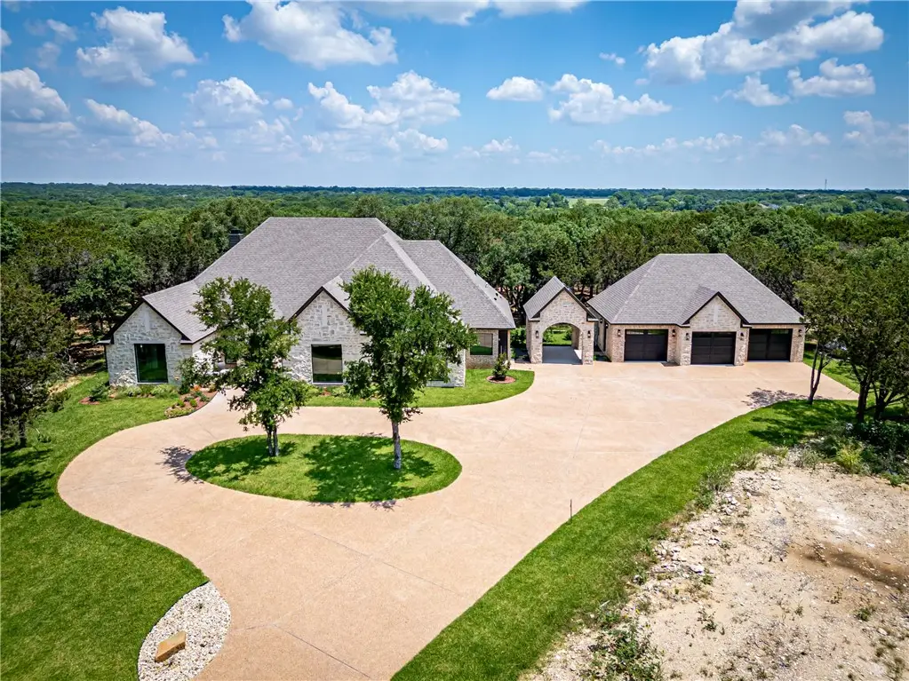 1136 Queen Elizabeth Drive, McGregor, TX 76657 - Image #1