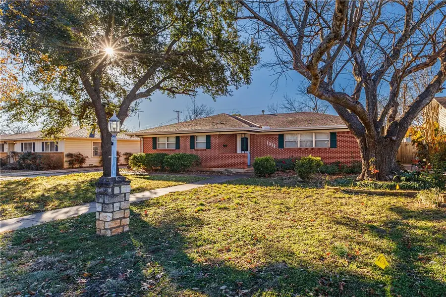 1312 W 3rd Street, McGregor, TX 76657 - Image #2