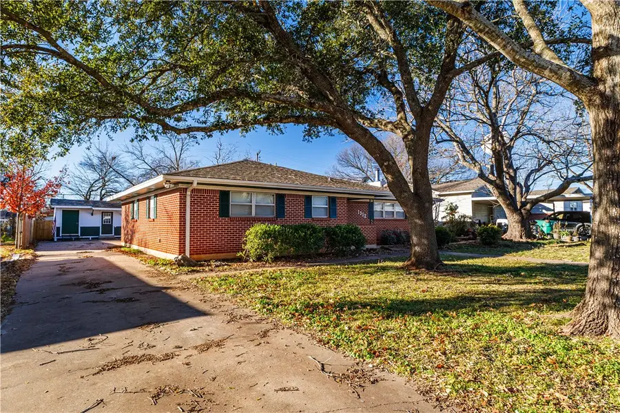 1312 W 3rd Street, McGregor, TX 76657 - Image #3