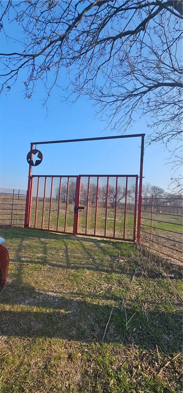 1851 Fm 339, Mount Calm, TX 76673