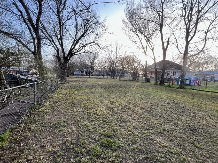 211 E Trinity Street, Groesbeck, TX 76642 - Image #2