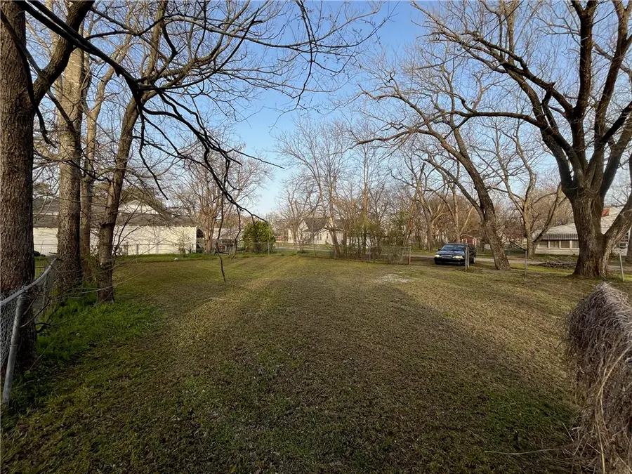 211 E Trinity Street, Groesbeck, TX 76642 - Image #3