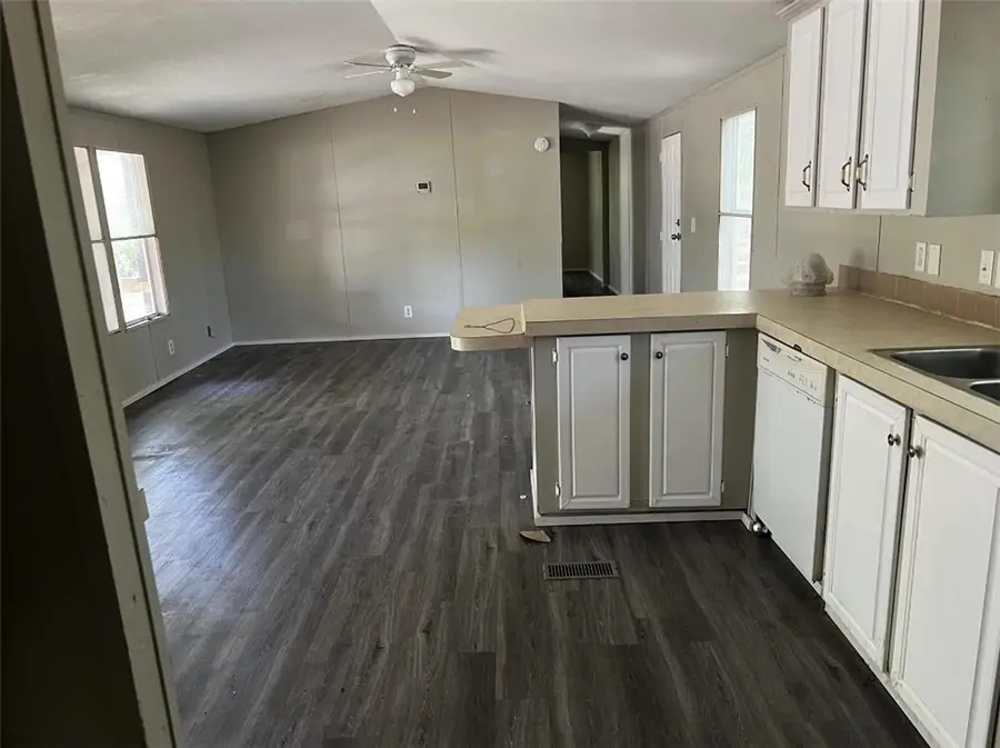 229 N 2nd Street, Walnut Springs, TX 76690 - Image #2