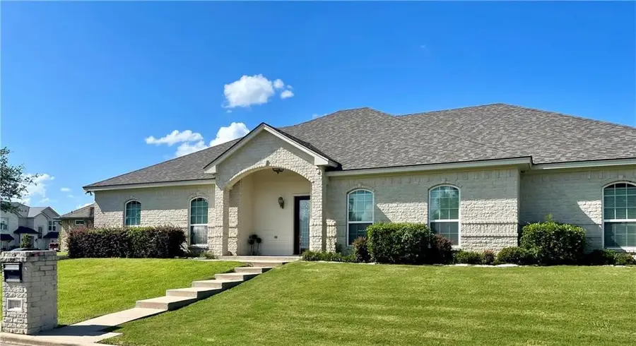 32 North Shore Circle, Waco, TX 76708 - Image #2