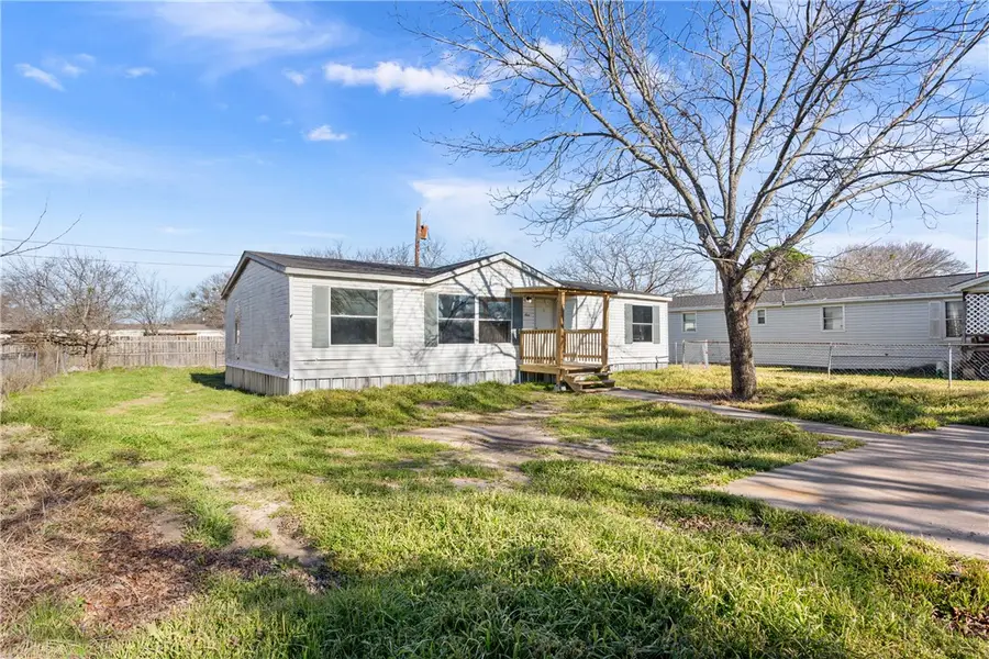 1615 Crockett Street, Bellmead, TX 76705 - Image #3
