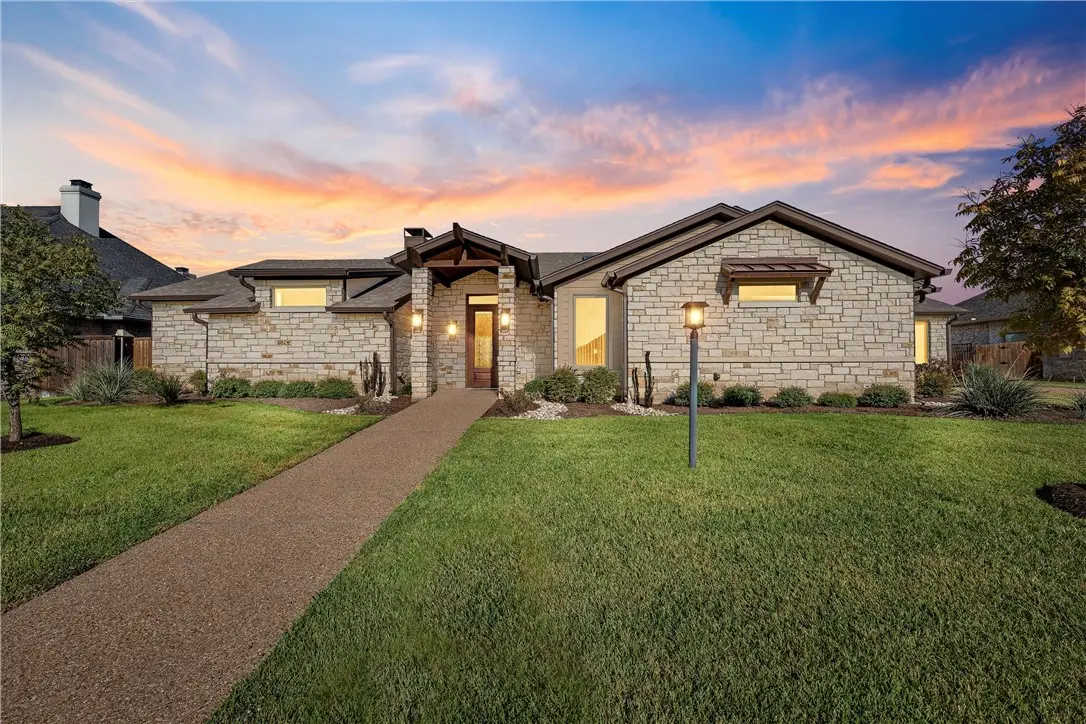 313 Stone Manor Drive, McGregor, TX 76657 - Image #1