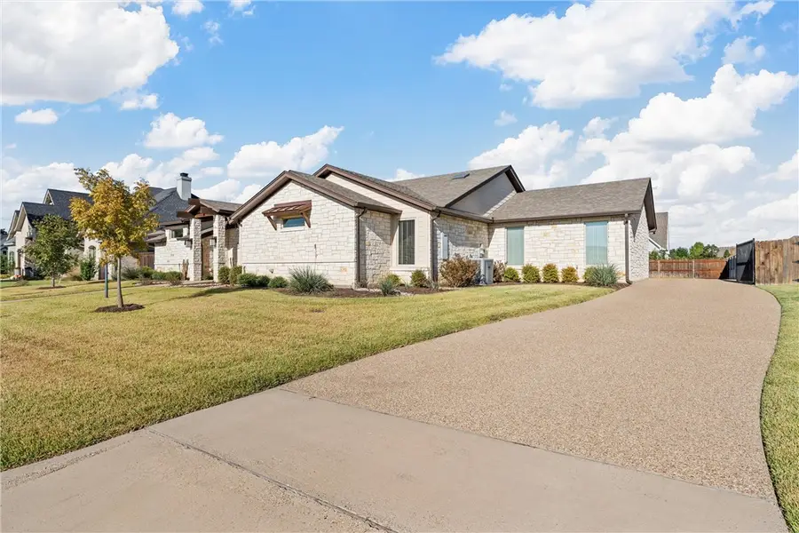313 Stone Manor Drive, McGregor, TX 76657 - Image #3
